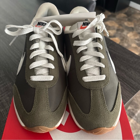 Nike Shoes - NIB Nike Sneakers W PACIFIC